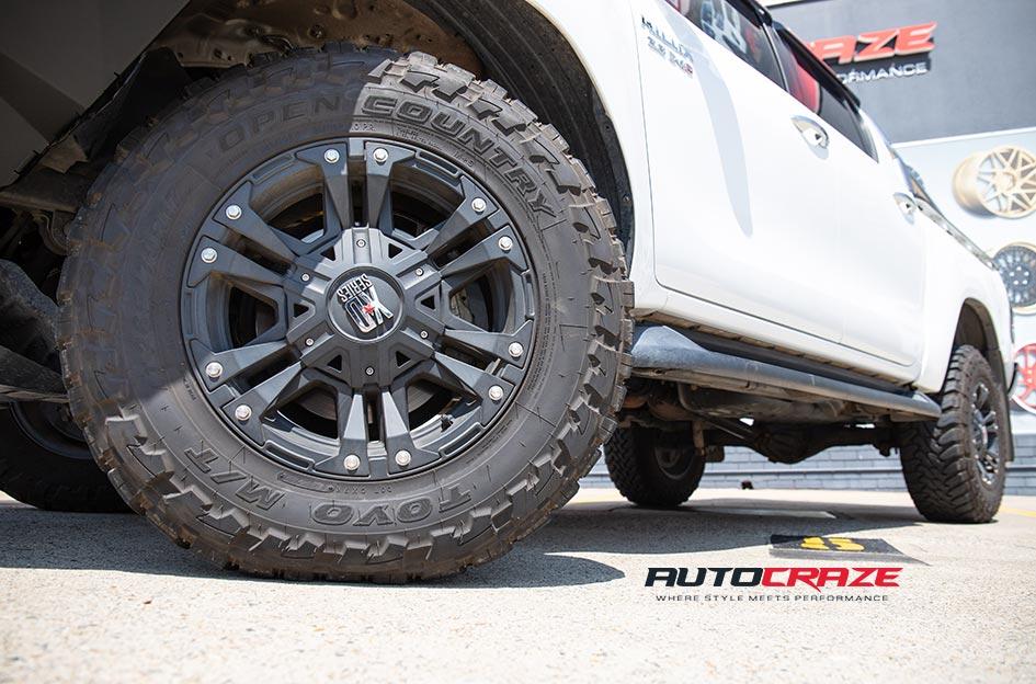 TOYOTA HILUX 4WD MONSTER XD 2 MATTE BLACK